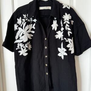 Free People black Flowers Embroidered Shirt women size small